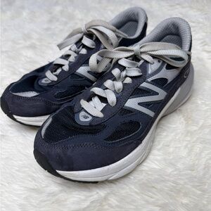 New Balance Boys 990 V6 Running Sneakers Big Boy Size 5.5 Eclipse White Navy